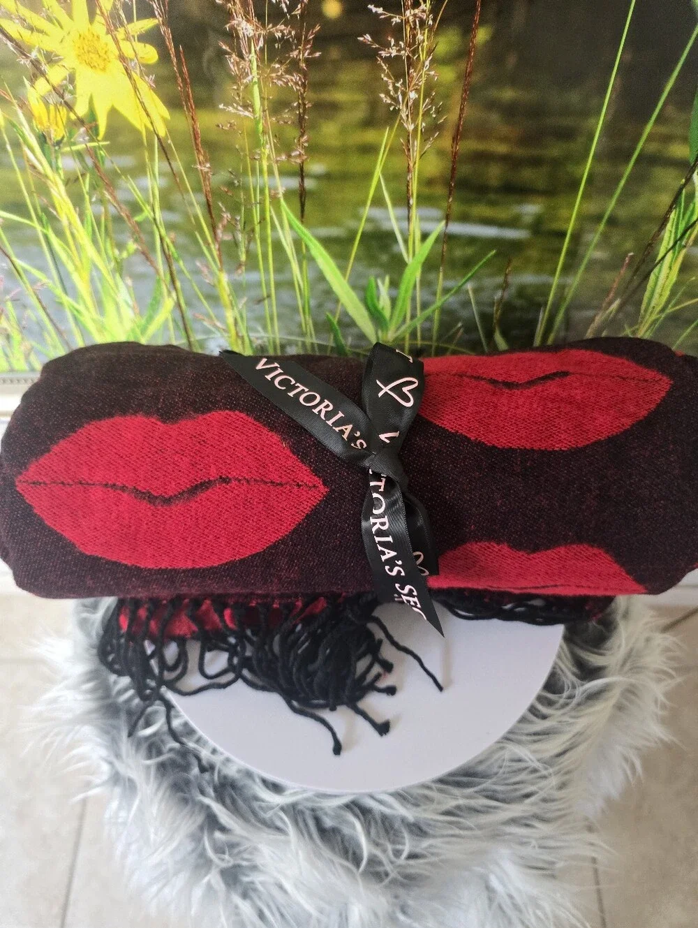 Victoria's Secret Red Black Lip Print Fringe Throw Blanket 50x60 NWT 100% Acryli